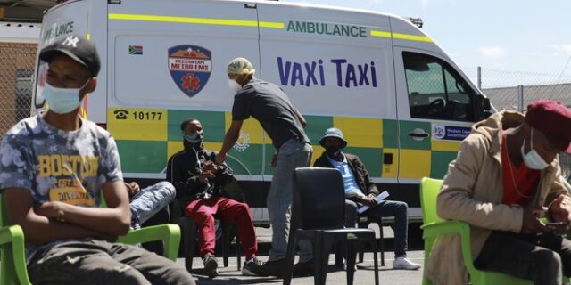 Μετάλλαξη Όμικρον: Αισιόδοξα μηνύματα από τη Ν. Αφρική – Μείωση κρουσμάτων και χαλάρωση μέτρων