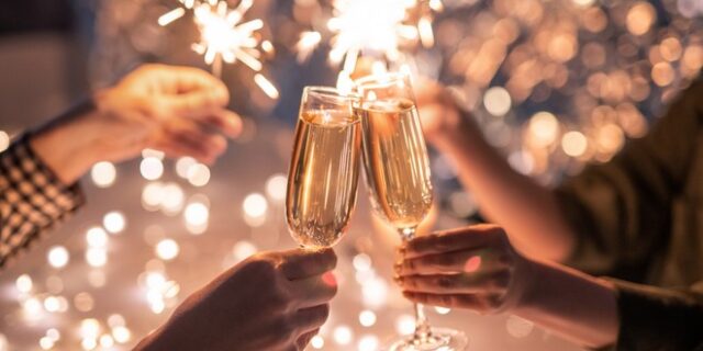 Νέα μέτρα: Πώς θα κάνουμε ρεβεγιόν Πρωτοχρονιάς – Αναλυτικά όλη η ΚΥΑ