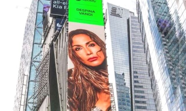 Η Δέσποινα Βανδή φιγουράρει στην Times Square και το twitter παραληρεί – Το νέο της τραγούδι