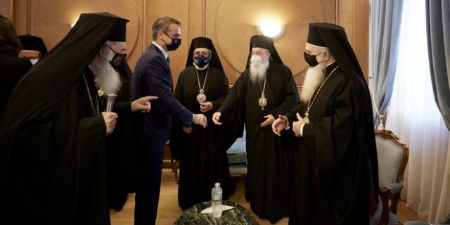Μητσοτάκης-Εκκλησία με καρφιά κατά ΣΥΡΙΖΑ και ευχολόγια για τα μέτρα