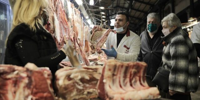 Εκτοξεύεται το κόστος του Χριστουγεννιάτικου τραπεζιού