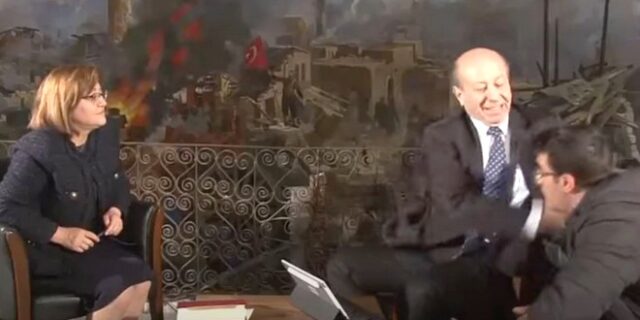 Τουρκία: Παραιτήθηκε ο δημοσιογράφος που χαστούκισε τεχνικό