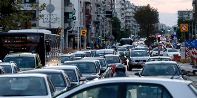 Κίνηση στους δρόμους: Κυκλοφοριακό χάος στο κέντρο της Αθήνας