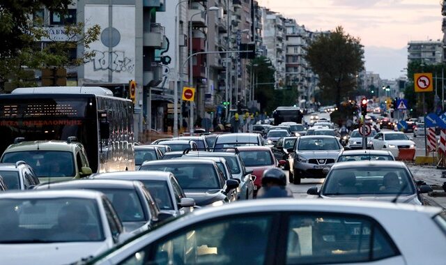 Κίνηση στους δρόμους: Κυκλοφοριακό χάος στο κέντρο της Αθήνας
