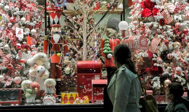 Χριστούγεννα 2021: Ανοιχτά καταστήματα την Κυριακή – Το εορταστικό ωράριο