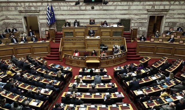 Προϋπολογισμός 2022: Υπερψηφίστηκε με 158 “ναι”