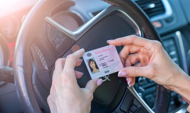 Car wallet: Νέο ψηφιακό “πορτοφόλι” για άδεια οδήγησης, τέλη κυκλοφορίας, ΚΤΕΟ