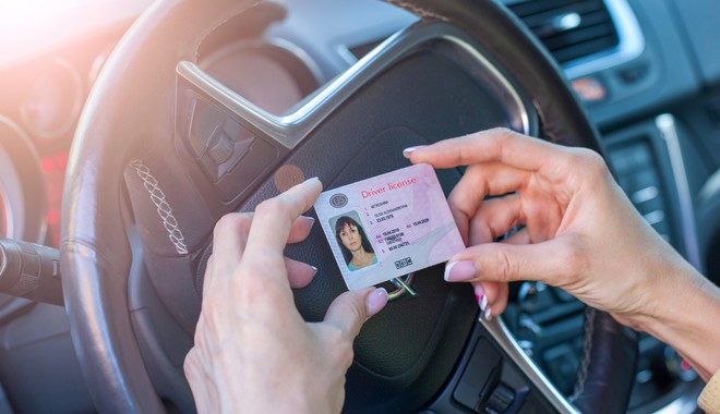 Car wallet: Νέο ψηφιακό “πορτοφόλι” για άδεια οδήγησης, τέλη κυκλοφορίας, ΚΤΕΟ