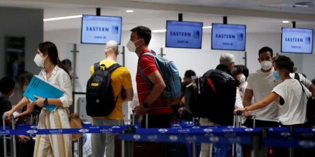 Ταξίδεψε αεροπορικώς από τα Μπαρμπέιντος ως το Μαϊάμι με ένα γεμάτο όπλο στην τσέπη