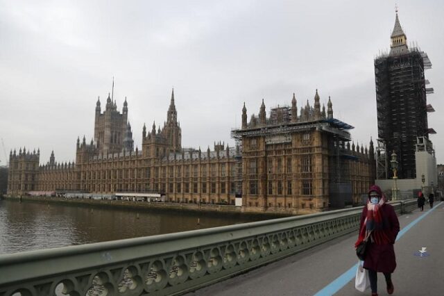 Μεγάλη Βρετανία: “Η λήψη μέτρων τώρα θα βοηθήσει να αποφευχθεί ένα lockdown αργότερα”