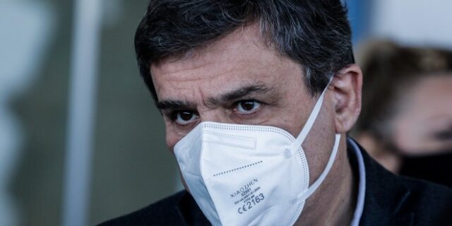 Ξανθός: Δεν υπάρχει η πολυτέλεια να μένουν 6.500 ανεμβολίαστοι υγειονομικοί εκτός ΕΣΥ