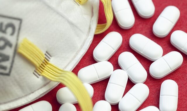 Φάρμακα κορονοϊού: Τα πολλά υποσχόμενα χάπια και οι κίνδυνοι που ελλοχεύουν