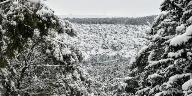 Καιρός: Τοπικές βροχές και λίγα χιόνια στα ορεινά την Πέμπτη