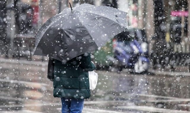 Καιρός: Έκτακτο δελτίο επιδείνωσης από την ΕΜΥ – Βροχές, καταιγίδες και χιονοπτώσεις