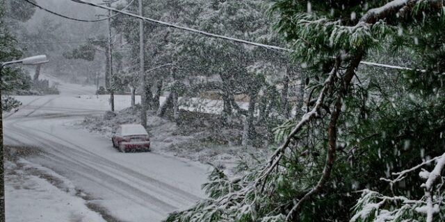 Κακοκαιρία Κάρμελ: Χιόνια και τσουχτερό κρύο σε πολλές περιοχές  – LIVE Χάρτης