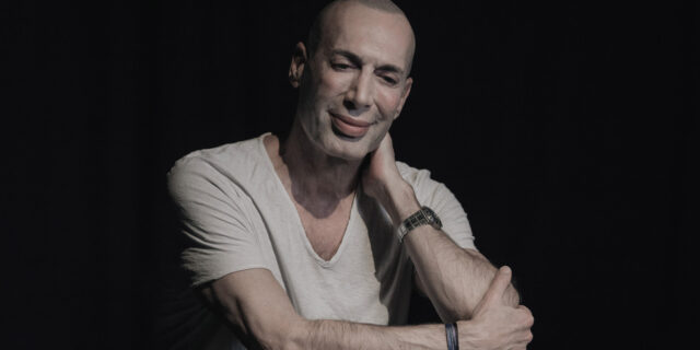 Νικόλα Βαγιονάκη, ο ήρωάς σου είναι ένας απλός ηθοποιός ή μία μαϊμού της εξουσίας;