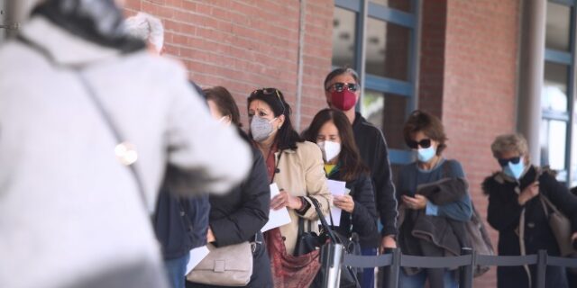 Κανονικά οι εμβολιασμοί την Πέμπτη – Σε ποια εμβολιαστικά κέντρα αναστέλλονται