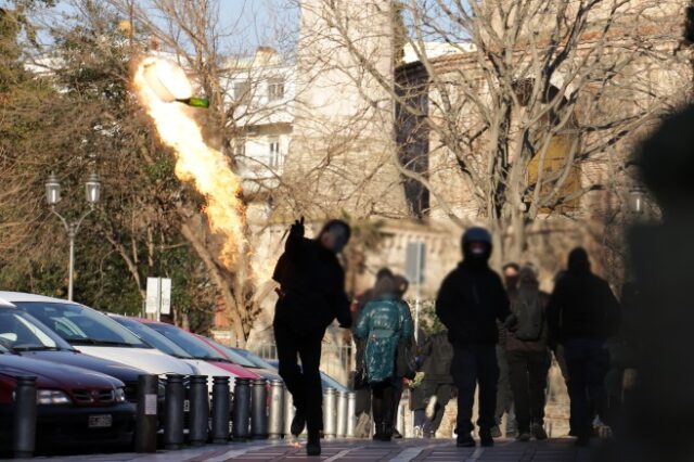 Θεσσαλονίκη: Ποινική δίωξη για τρία κακουργήματα σε 26χρονη για τα επεισόδια του Σαββάτου