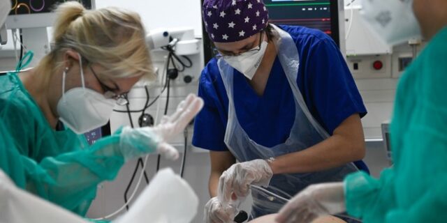 Κορονοϊός: 20.409 νέα κρούσματα σήμερα στην Ελλάδα – 80 νεκροί και 664 διασωληνωμένοι
