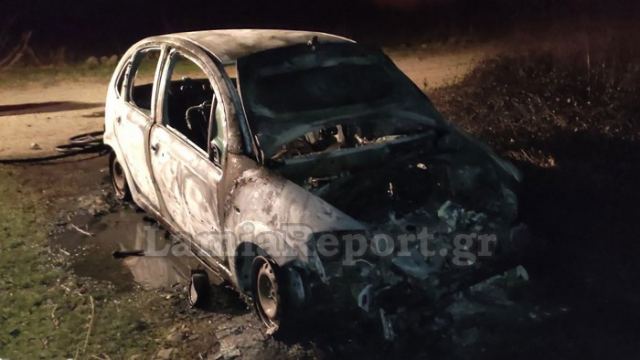 Μακρακώμη: Αυτοκίνητο τυλίχθηκε στις φλόγες εν κινήσει – Σώες η μητέρα και η 10χρονη κόρη της