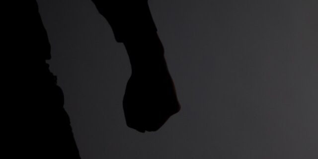 Λάρισα: 53χρονη έπεσε θύμα ξυλοδαρμού από τον εν διαστάσει σύζυγό της