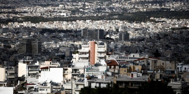 ΕΝΦΙΑ: Σε αναζήτηση δημοσιονομικού χώρου για να περάσουν “κόφτες” και εκπτώσεις