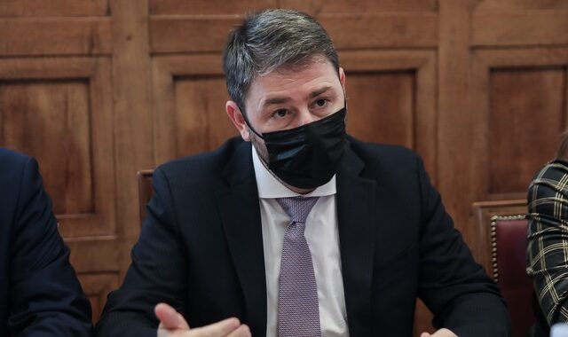 Ανδρουλάκης: “Να υψώνουμε τη φωνή μας απέναντι στους αρνητές της ιστορίας”
