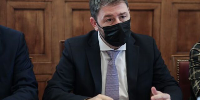 Ανδρουλάκης: “Η κυβέρνηση αδυνατεί να αντιμετωπίσει τις επιπτώσεις της ενεργειακής κρίσης”