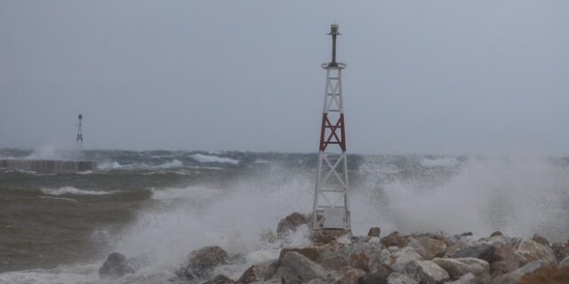 Κακοκαιρία Διομήδης: Σε ισχύ η απαγόρευση απόπλου από Πειραιά, Ραφήνα και Λαύριο