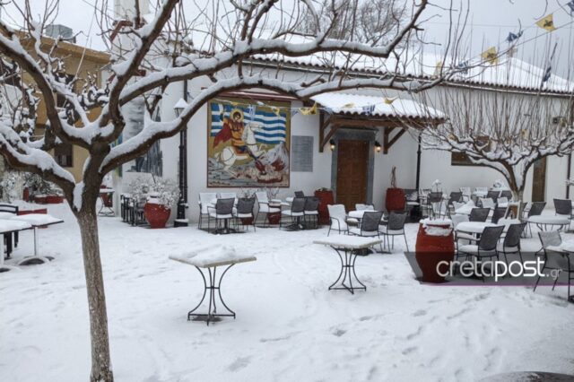 Κακοκαιρία Ελπίδα: Χιόνια στην Κρήτη – Προσπαθούν να ζεσταθούν οι σεισμόπληκτοι στο Αρκαλοχώρι