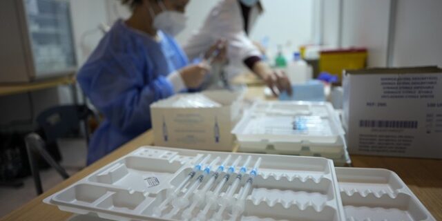 Εμβόλιο κορονοϊού: Η φυσική νόσηση προστατεύει σε μεγάλο βαθμό από την επαναλοίμωξη