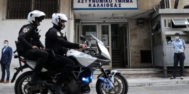 Καλλιθέα: Νεαρός έκλεψε κινητό άνδρα από τις Σεϋχέλλες και αυτός τον τραυμάτισε μαζί με τον αδερφό του