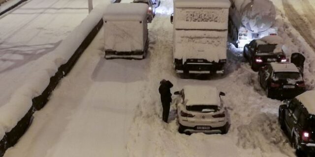 Κακοκαιρία Ελπίδα: Κύμα οργής στο Twitter για τους εγκλωβισμένους οδηγούς στην Αττική Οδό