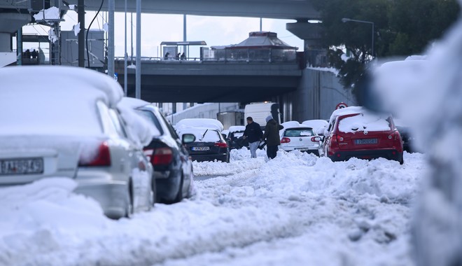 Κακοκαιρία Ελπίδα: Τουλάχιστον 5.000 άνθρωποι εγκλωβίστηκαν στην Αττική Οδό – 3.500 έχουν απεγκλωβιστεί