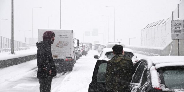 ΣΥΡΙΖΑ: Όλοι φταίνε για το απόλυτο μπάχαλο και το χάος με τα χιόνια, εκτός από τον κ. Μητσοτάκη