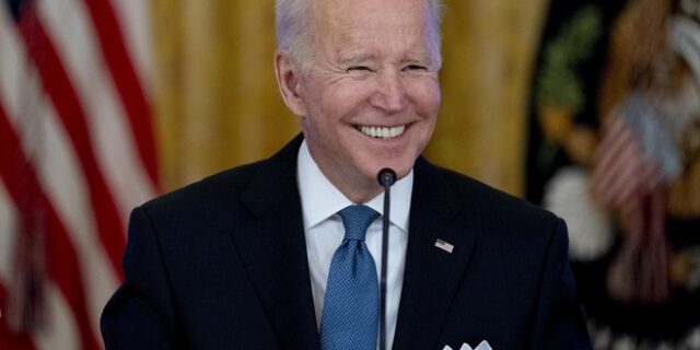 Ο Μπάιντεν έβρισε με ανοικτό μικρόφωνο δημοσιογράφο του Fox News – “Τι χαζός σκύλας γιος”