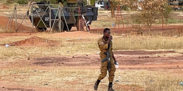 Μπουρκίνα Φάσο: Φόβοι για πραξικόπημα – Ακούγονται πυροβολισμοί από πολλά στρατόπεδα