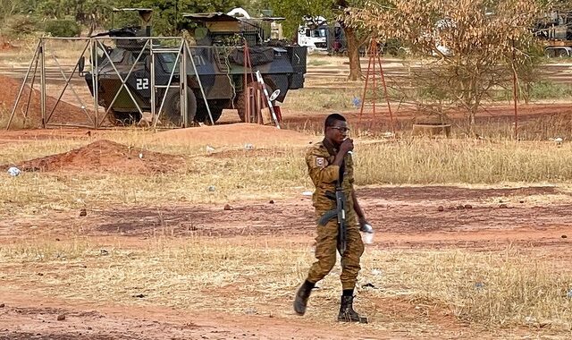 Μπουρκίνα Φάσο: Φόβοι για πραξικόπημα – Ακούγονται πυροβολισμοί από πολλά στρατόπεδα