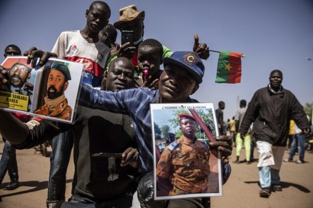 Μπουρκίνα Φάσο: Εκατοντάδες διαδηλωτές χαιρέτισαν το στρατιωτικό πραξικόπημα