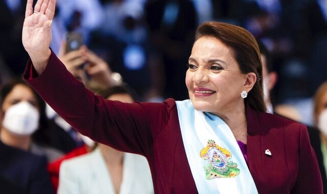Ονδούρα: Η Σιομάρα Κάστρο έγινε η πρώτη γυναίκα που αναλαμβάνει την προεδρία της χώρας