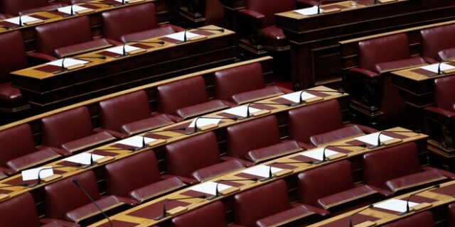 Πρόταση μομφής: Τι είναι και τι προβλέπουν το Σύνταγμα και ο Κανονισμός της Βουλής