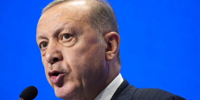 Τουρκία: “Θα μειωθούν κι άλλο τα επιτόκια” επιμένει ο Ερντογάν