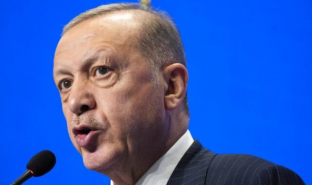 Τουρκία: “Θα μειωθούν κι άλλο τα επιτόκια” επιμένει ο Ερντογάν