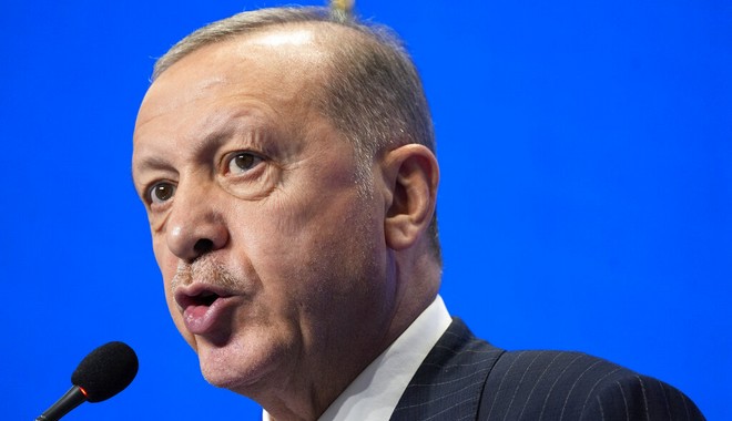 Τουρκία: “Θα μειωθούν κι άλλο τα επιτόκια” επιμένει ο Ερντογάν