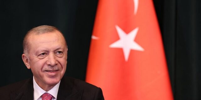 Τουρκία: Ο Ερντογάν απειλεί τα Μέσα Ενημέρωσης με αντίποινα αν διασπείρουν “επιβλαβές” περιεχόμενο