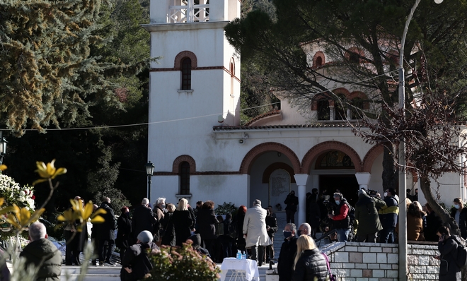 Αλέκος Φασιανός: Συγκίνηση και πλήθος κόσμου στην κηδεία του σπουδαίου καλλιτέχνη