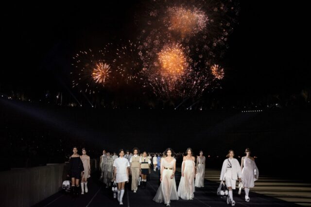 Στα παρασκήνια του Dior: Δείτε πώς δημιουργήθηκε το εντυπωσιακό σόου στο Καλλιμάρμαρο