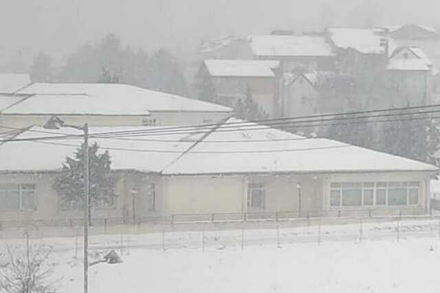 Κακοκαιρία Ελπίδα: Πυκνή χιονόπτωση έντυσε στα λευκά τη Φλώρινα