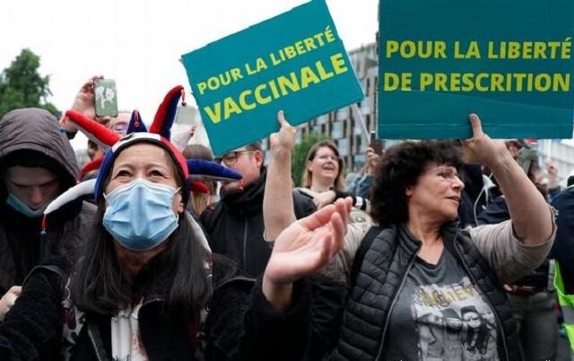 Γαλλία: Περισσότεροι διαδηλωτές κατά του εμβολιαστικού πάσου – Σε υψηλά επίπεδα τα κρούσματα