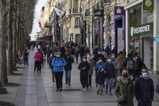 Γαλλία: Χαλαρώνουν τα μέτρα κατά του κορονοϊού, παρά τον υψηλό αριθμό κρουσμάτων